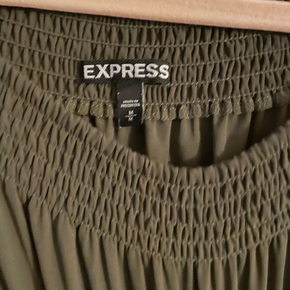 Express Size Medium - Picture 2 of 2